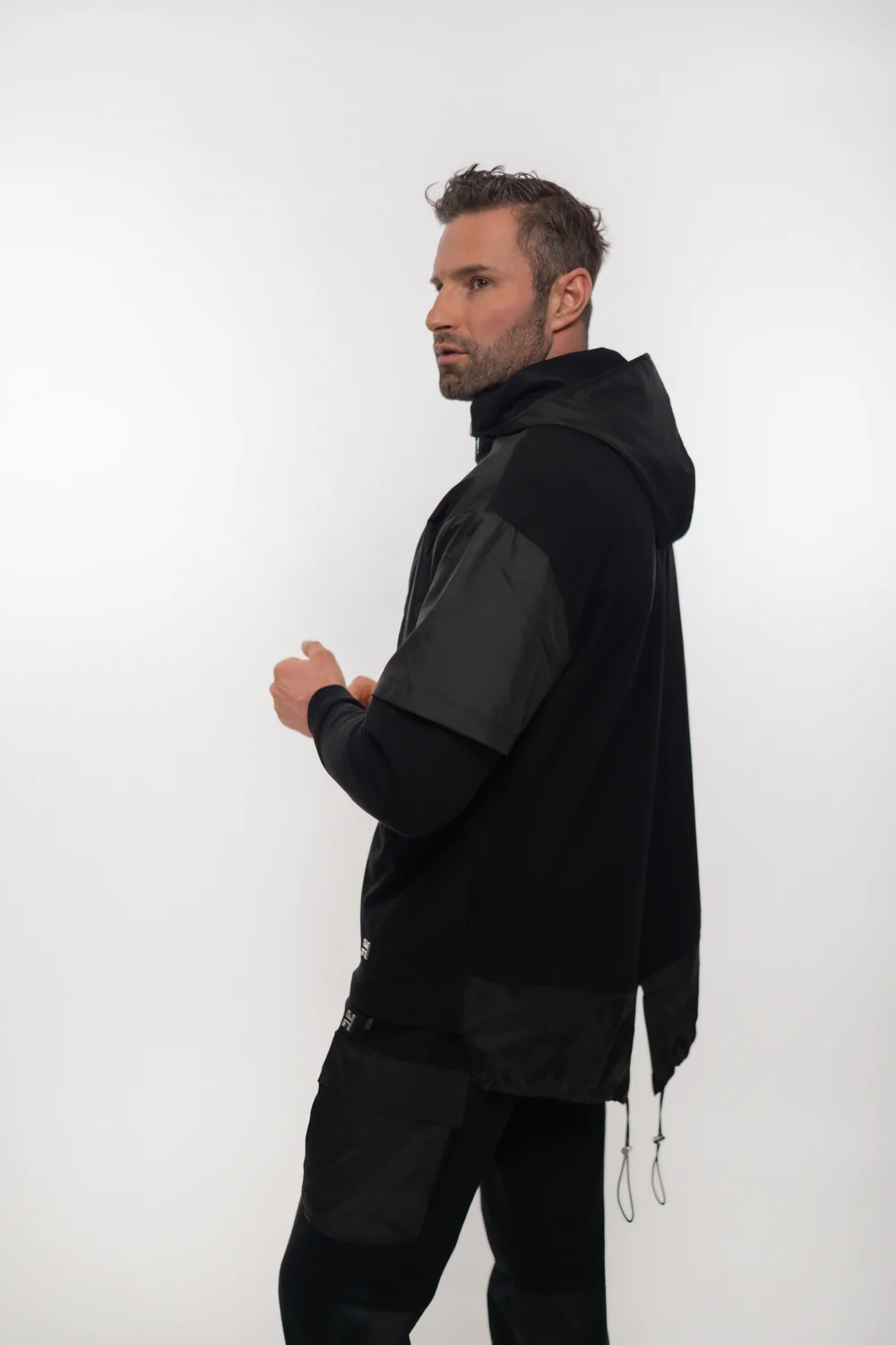 czarna bluza sportowa